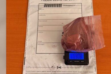 Obsah tohoto pytlíku se už mezi drogově závislé nedostane...