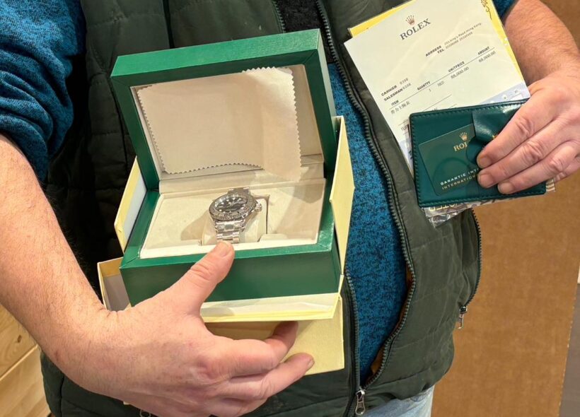 Kupte si balíček a třeba získáte i obnošené hodinky Rolex.