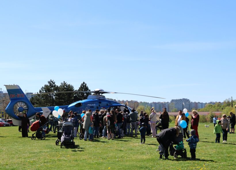 Atraktivní součástí programu byla prezentace policejního vrtulníku, jehož posádka ochotně odpovídala na dotazy návštěvníků. 