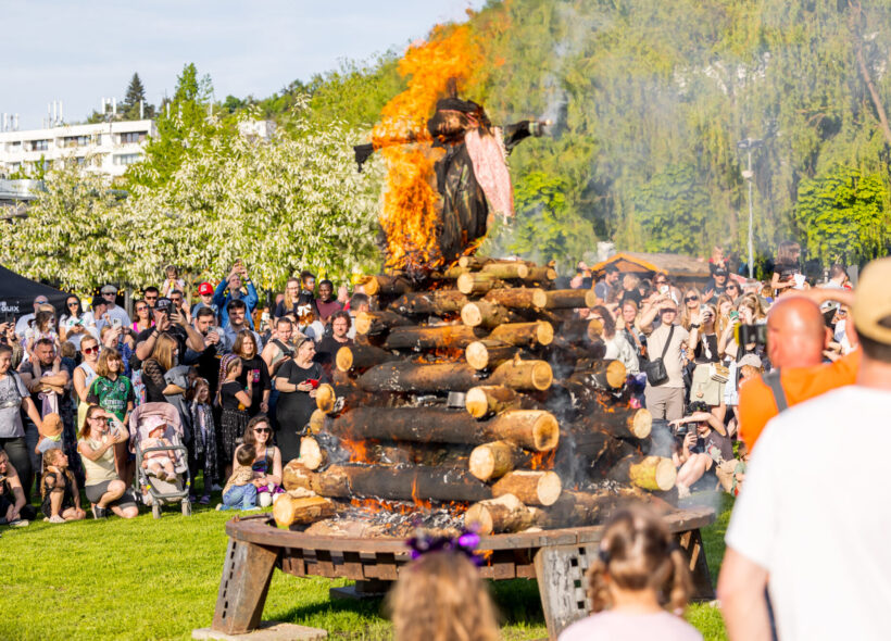 I tentokrát čarodějnice neujde svému ohnivému osudu...
