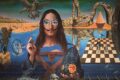 Surrealistická vize Wolfganga Beltracchiho propojuje staré mistry s fantaskním světem symbolů. Autor, který kdysi klamal trh s uměním, dnes vystavuje vlastní tvorbu jako svébytný fenomén.