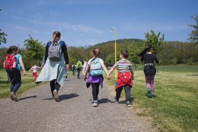 Výšlap na horu je vhodný i pro rodiny s dětmi.