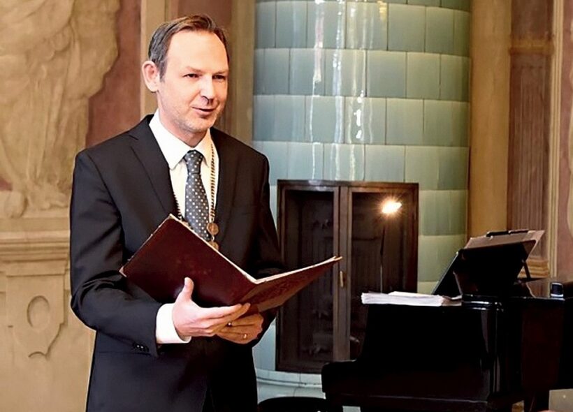 Jako starosta mívá milou povinnost uvítat nové občánky.