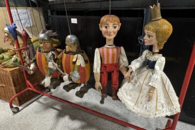 Tradiční marionety z Divadla Říše loutek, které patří k nejstarším loutkovým souborům v Praze. Po rozsáhlé rekonstrukci se divadlo znovu otevírá veřejnosti.