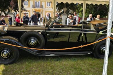 Originální Mercedes Reinharda Heydricha, ve kterém absolvoval svou poslední jízdu, bude poprvé k vidění v Praze 8 během dvoudenní akce v Kulturním domě Ládví.