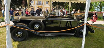 Originální Mercedes Reinharda Heydricha, ve kterém absolvoval svou poslední jízdu, bude poprvé k vidění v Praze 8 během dvoudenní akce v Kulturním domě Ládví.