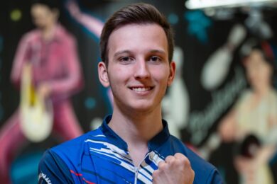 Jaroslav Zapletal po zisku historického titulu juniorského mistra Evropy v bowlingu.