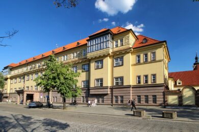 Budova Nemocnice Na Františku, nejstaršího kontinuálně fungujícího zdravotnického zařízení ve střední Evropě. O jejím dalším zřizovateli nyní jednají Praha 1 a hlavní město.