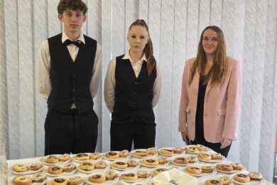 Pod vedením zkušených mistrů se o chutné občerstvení postarají studenti oboru kuchař - číšník. 