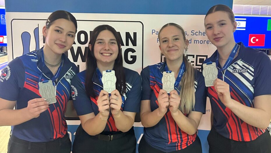 Český juniorský tým s medailemi z Mistrovství Evropy v bowlingu 2026. Česká výprava patřila v Berlíně k nejúspěšnějším.