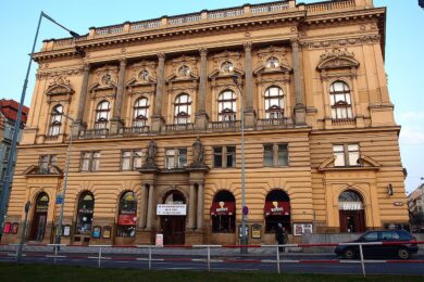 Národní dům na Vinohradech, novorenesanční kulturní památka z 19. století, kterou Praha získá do svého majetku za 399 milionů korun.