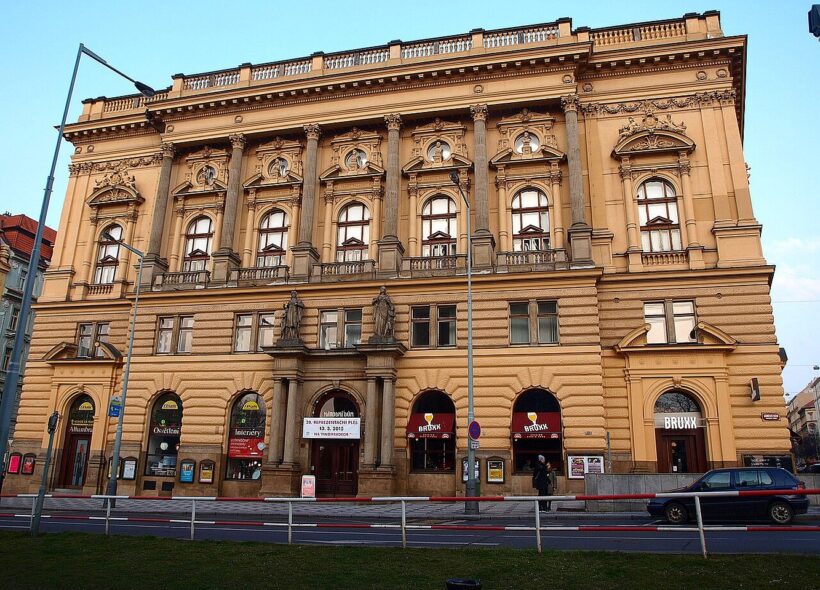 Národní dům na Vinohradech, novorenesanční kulturní památka z 19. století, kterou Praha získá do svého majetku za 399 milionů korun.