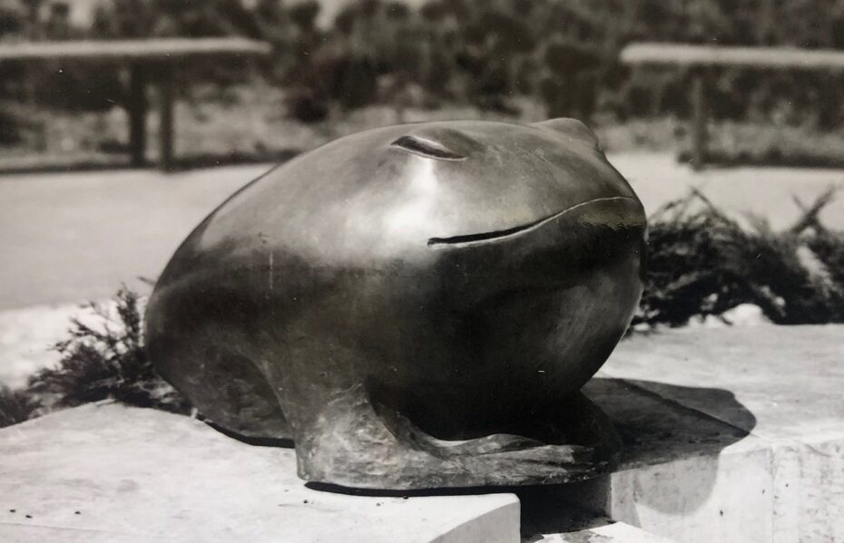 Původní bronzový Žabák od Vincence Vinglera, který byl z Ládví v roce 2008 odcizen a už se nikdy nenašel.