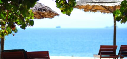 Oblíbené přímořské destinace lákají rekordní počty českých cestovatelů.