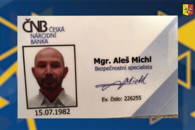 Falešný průkaz údajného bezpečnostního specialisty ČNB, kterým podvodníci přesvědčovali poškozeného k převodu peněz na takzvaný bezpečnostní účet.