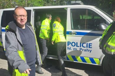 Akce se konala za účasti místostarosty Prahy 5 Petra Lachnita (vlevo).