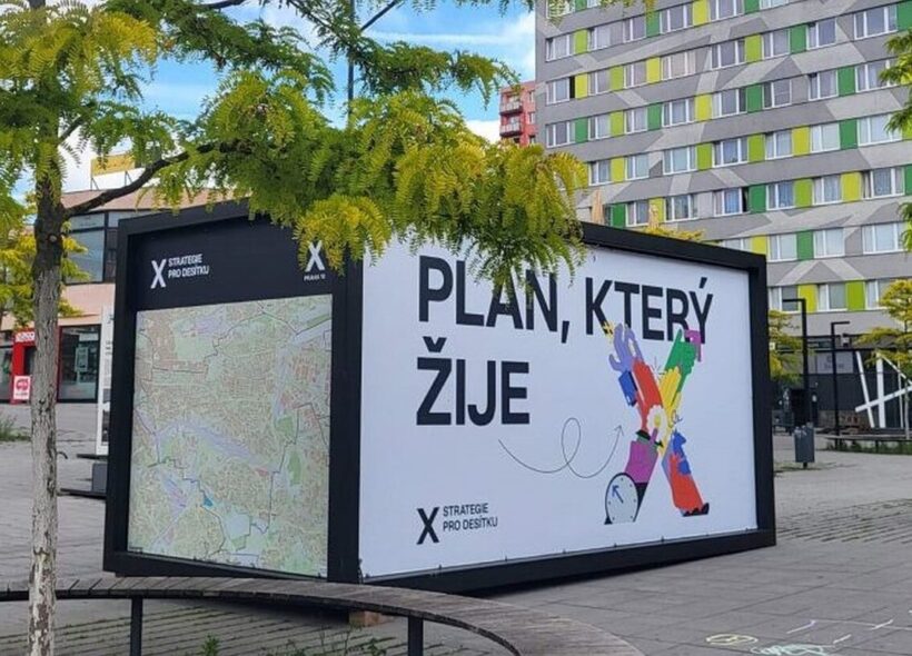 Informační kontejner projektu Strategie pro Desítku u metra Strašnická slouží jako místo pro dialog s obyvateli o budoucím rozvoji Prahy 10.