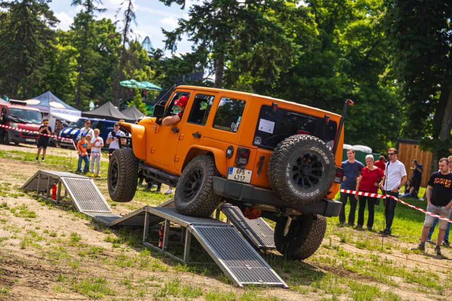 Nebudou chybět ukázky offroadů. 