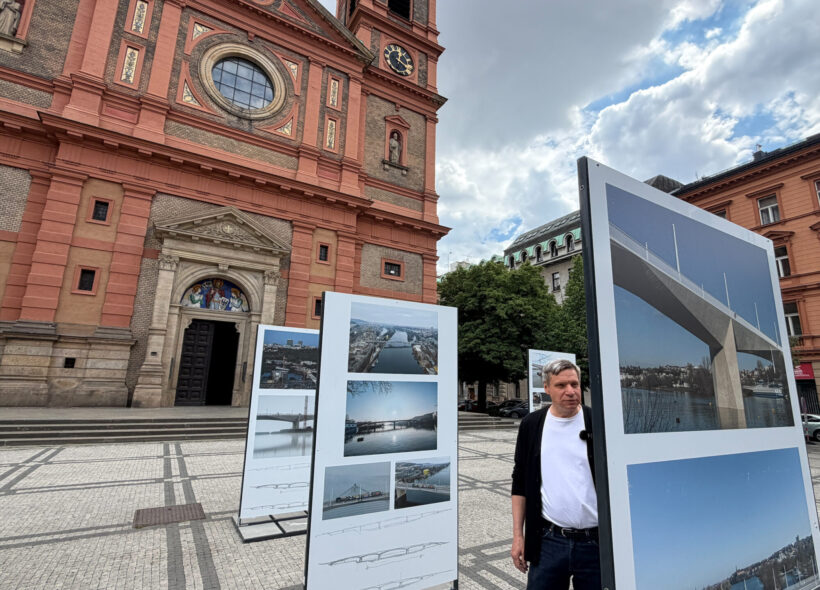Výstavu fotografií si prohlédl také starosta Prahy 5 Lukáš Herold.