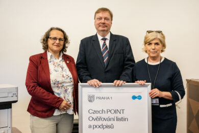 Otevření nového Czech POINTu na Malostranském náměstí. Službu představili zástupci Prahy 1 a Kanceláře Poslanecké sněmovny.