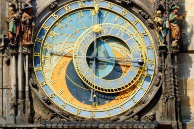Staroměstský orloj, jehož sochy letos projdou pravidelnou restaurátorskou údržbou.