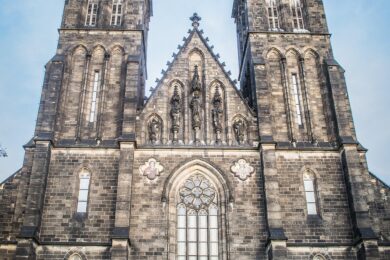 Bazilika sv. Petra a Pavla na Vyšehradě, jedna z dominant areálu, který letos otevírá návštěvníkům nové trasy i program.