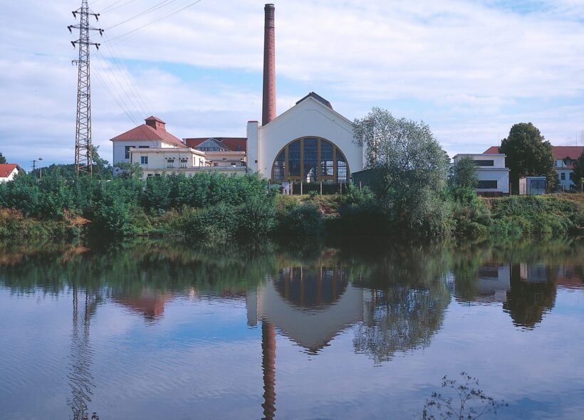 Úpravna vody Káraný patří k nejdůležitějším zdrojům pitné vody pro Prahu. Areál se otevře veřejnosti během akce Káranský vodovodník 2026.