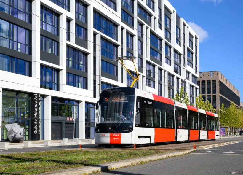 Pražská MHD patří k nejdostupnějším v Evropě. Město nyní obnovuje zvýhodněné jízdné pro lidi v těžké sociální situaci.