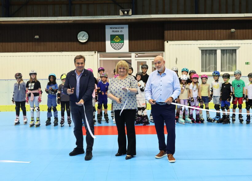 Starosta Prahy 13 David Vodrážka při slavnostním zahájení letního provozu inline bruslení na Zimním stadionu Bronzová.