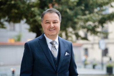 Starosta Prahy 11 Martin Sedeke v ulicích, kde řeší většinu témat svého mandátu.
