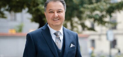 Starosta Prahy 11 Martin Sedeke v ulicích, kde řeší většinu témat svého mandátu.