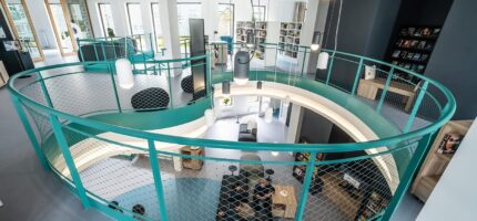 Nová pobočka Městské knihovny na Černém Mostě nabízí jeden z nejmodernějších veřejných prostorů v Praze.