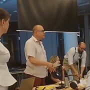 Na Zastupitelstvu Prahy 10 bylo opět živo. Centrem násilí a vyhrožování byli opět kontroverzní expiráti Petr Beneš (nyní Jsme Praha 10), Michal Kočí a Ivan Mikoláš (všichni nyní Jsme Praha 10). Ti nejdříve sprostě napadali a uráželi úředníky radnice Prahy 10. Následně David Krůta (TOP09) zaútočil na Beneše a vyrazil mu mobil z ruky, kterým si jej natáčel. Zastupitelstvo se protáhlo do pozdních večerních hodin, starosta Martin Valovič (ODS) nakonec situaci vyklidnil. 