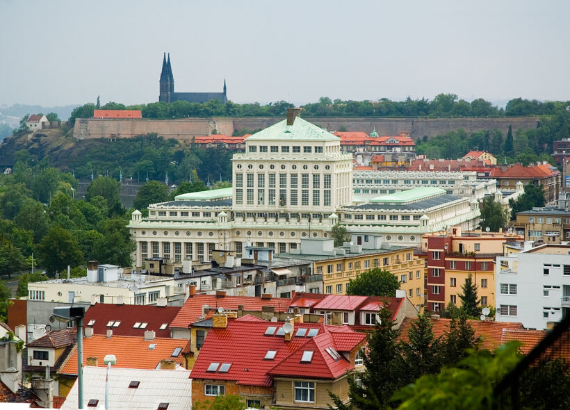 Pohled na Podolí s historickou budovou Podolské vodárny, kolem které PVK pořádají komentovanou procházku.