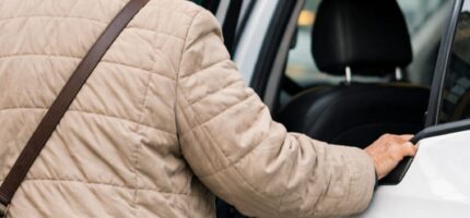 Senior taxi pomůže nejstarším obyvatelům Prahy 10 s cestami k lékaři a na úřad.