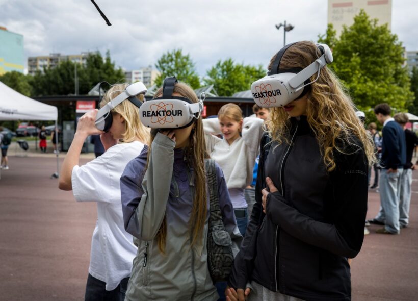 Virtuální realita na TechDays: děti si zkoušejí technologie, které budou formovat jejich budoucnost.