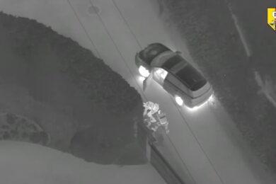 Zásah pražských kriminalistů při dopadení podezřelého výrobce pervitinu. Muž se pokusil ujet a zastavily ho až varovné výstřely.