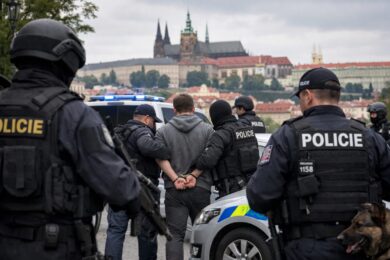  Kriminalisté zadrželi muže podezřelého z nelegálního držení zbraní a výbušnin, včetně 750 gramů semtexu.