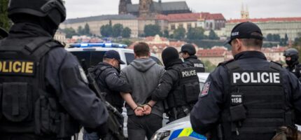  Kriminalisté zadrželi muže podezřelého z nelegálního držení zbraní a výbušnin, včetně 750 gramů semtexu.
