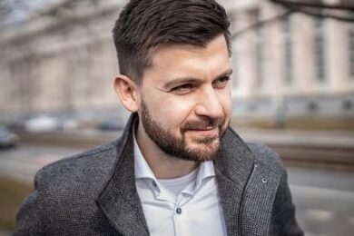 Jan Hušbauer, předseda kontrolního výboru ZHMP, který svolal mimořádné jednání kvůli policejnímu zásahu na pražském magistrátu.