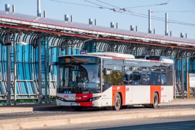 Autobusová linka 110 v nové trase po trvalém rozdělení linek v Hloubětíně. Změny PID platí od 15. srpna 2026.