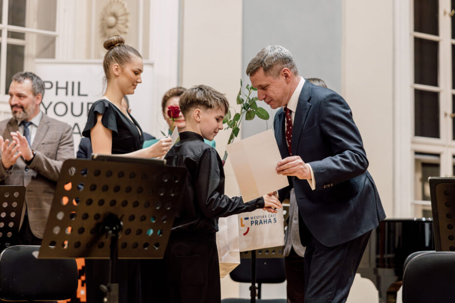 Lukáš Herold při předávání ocenění Talent Prahy 5 – soutěže, u jejíhož vzniku stál
a která už dvacet let objevuje mimořádně nadané mladé hudebníky.