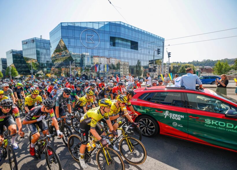 Peloton Czech Tour se už tento čtvrtek vydá z Prahy 6 na první etapu prestižního závodu. Start na Vítězném náměstí přiláká světové týmy i stovky fanoušků.