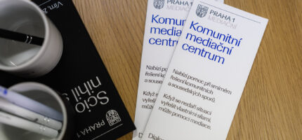 Komunitní mediace staví na dialogu a hledání řešení přijatelného pro obě strany. Nové centrum Prahy 1 se vedle samotné mediace zaměří také na poradenství, prevenci konfliktů a vzdělávání v jejich zvládání.