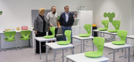Novou učebnu si přišli prohlédnout starosta Prahy 13 David Vodrážka (vpravo) a místostarostka Marcela Plesníková.