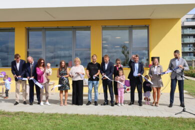 Slavnostního otevření se mimo jiných zúčastnili starosta Prahy 13 David Vodrážka, místostarostka Marcela Plesníková, zástupci pražského magistrátu a společnosti FINEP v čele s Michalem Kociánem.