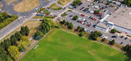 Letecký pohled na sportovní areál v Bedřichovské ulici. Roztříštěné vlastnictví jednotlivých částí bylo dlouhodobě jednou z překážek jeho rozsáhlejší modernizace.