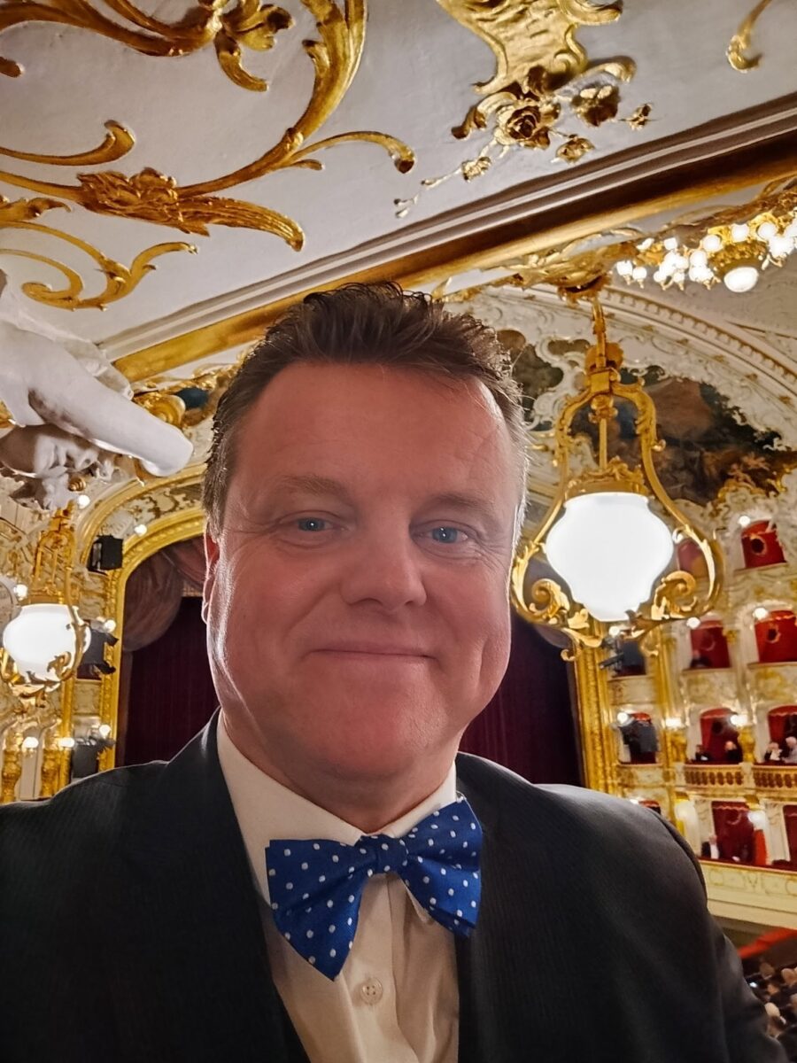 Petr Kopecký (SPD), zastupitel Prahy 10, se tématem Sněženkové zabývá dlouhodobě. Současné uspořádání dvou sociálních služeb v jednom objektu považuje za problematické.