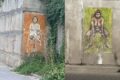 Ženu vlevo najdete v Radlické ulici, druhou ženu u stanice Želivského.