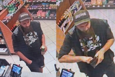 Policie žádá veřejnost o pomoc se ztotožněním muže zachyceného kamerami v Bohdalecké ulici.